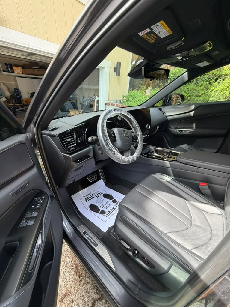 Showroom Ceramic Mirror Reflection